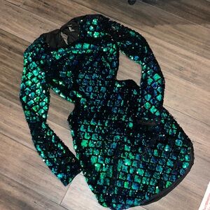 Velvet & sequin backless dress